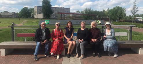 Reisiseltskond Valga-Valka piiril: Valter Parve, Eike Käsi, Kairiin Nuudi, Meeli Tuubel, Mailiis Kaljula ja Regina Lind. Foto: erakogu